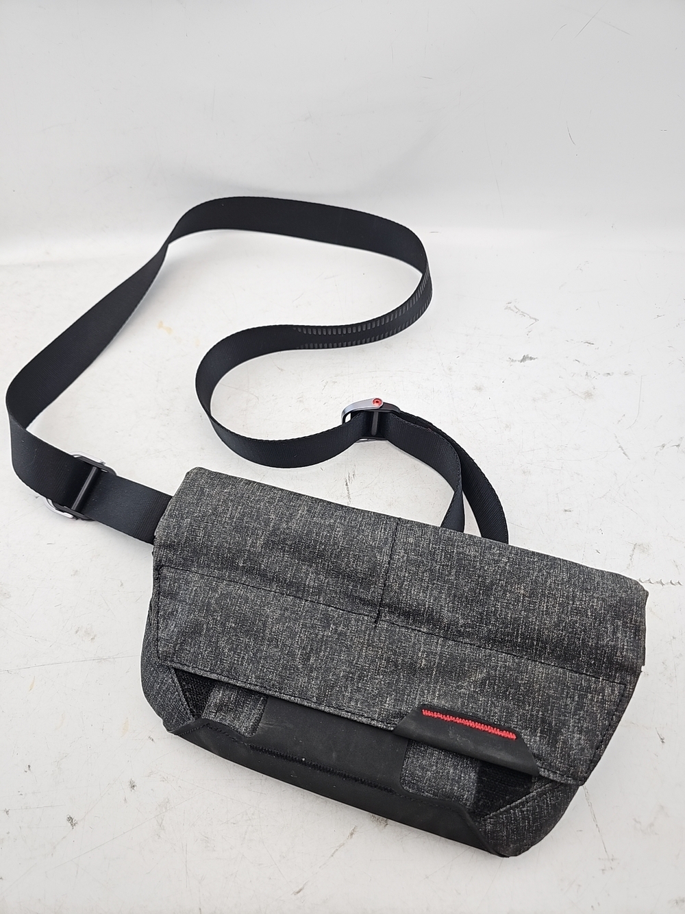 Peak Design Everyday Sling Bag